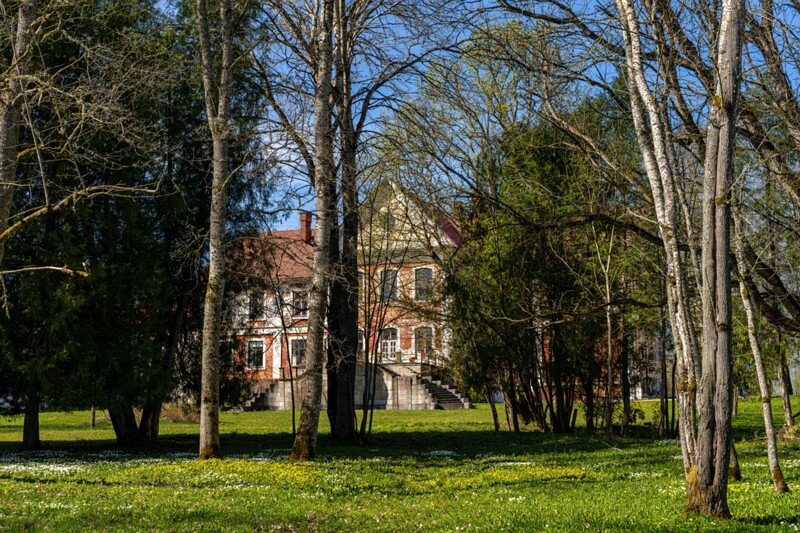 Ravila mõis ja park